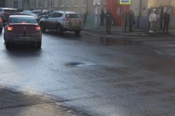 жалоба-2579 Просадка и ненормативные люки затрудняют движение по улице Кутякова