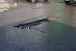 жалоба-2580 Незаделанный раскоп на Зарубина затрудняет движение автотранспорта